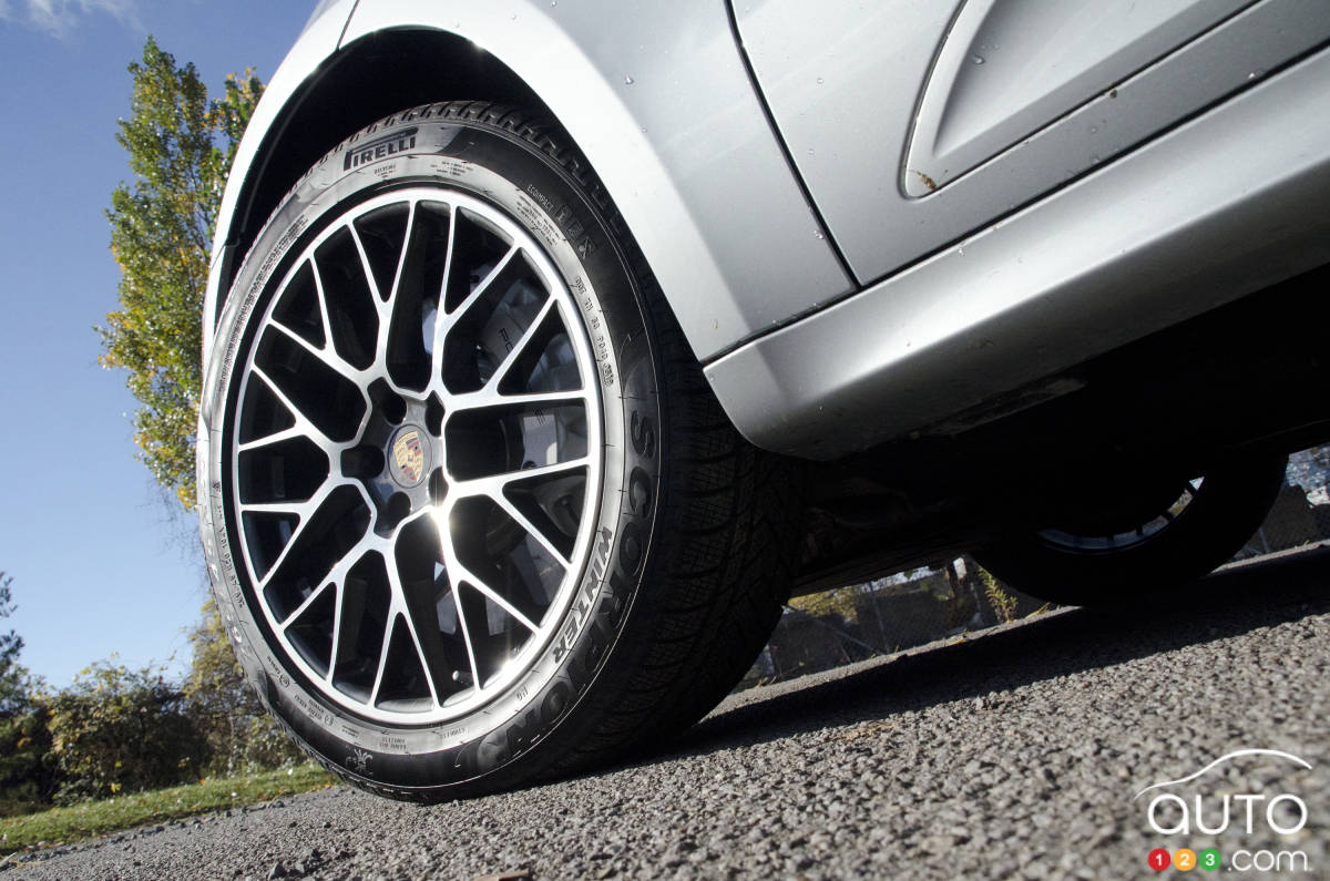 Porsche Macan Turbo 2020, roue avant